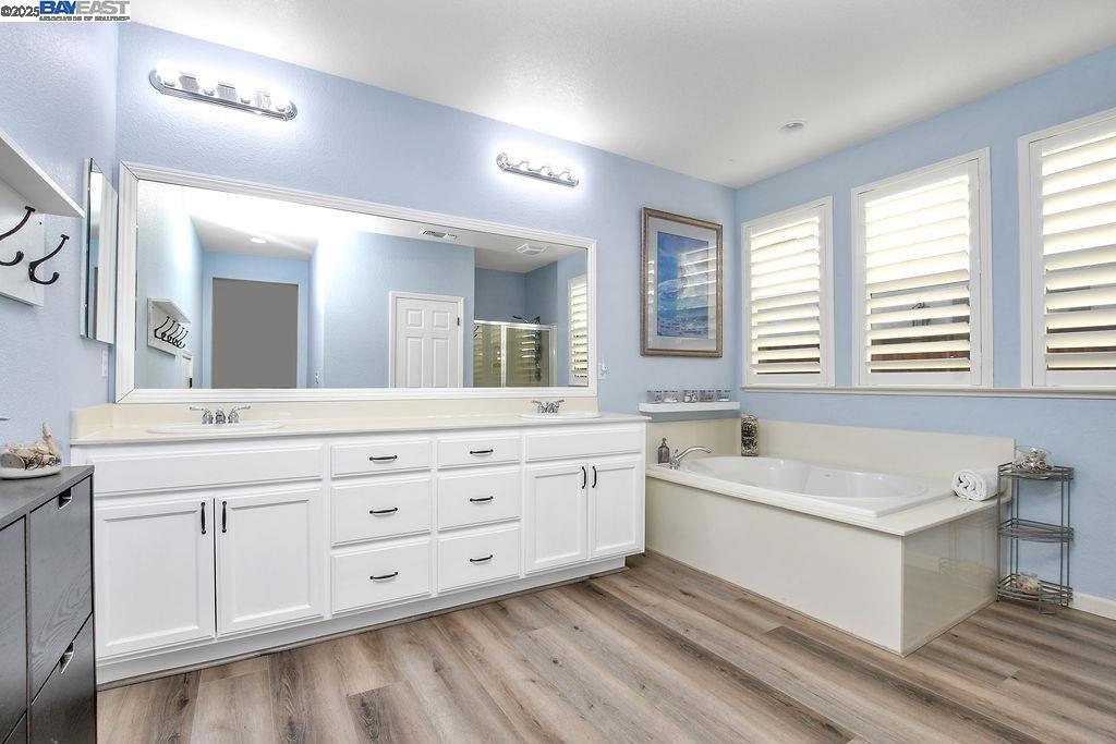 THE LAKES - Residential