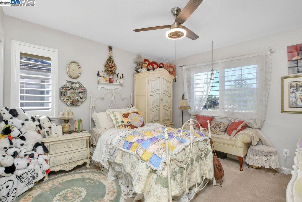 THE LAKES - Residential