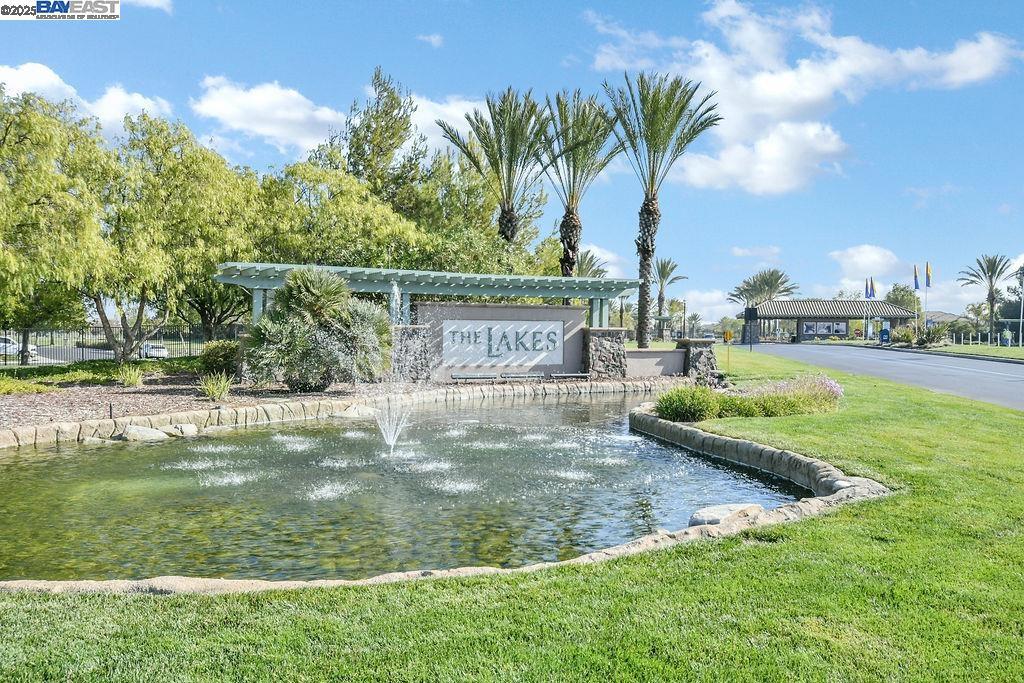 THE LAKES - Residential