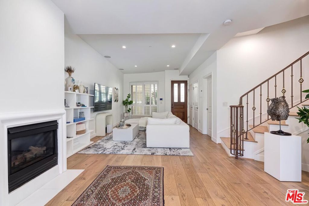 841 Westmount Drive 116