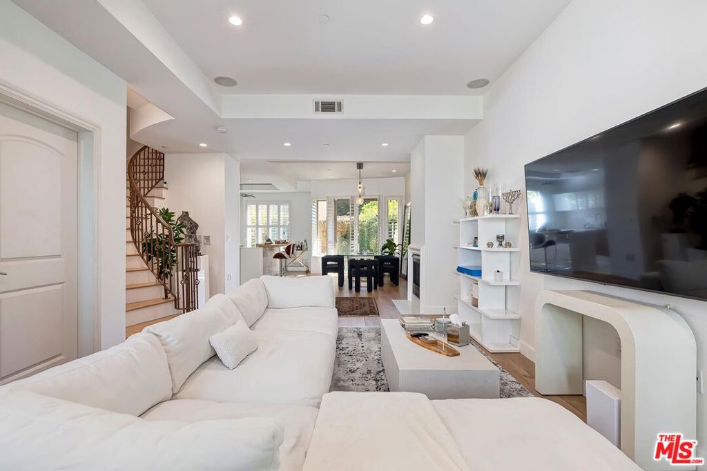 841 Westmount Drive 116