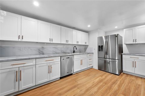 4440 Victoria Los Angeles CA 90019