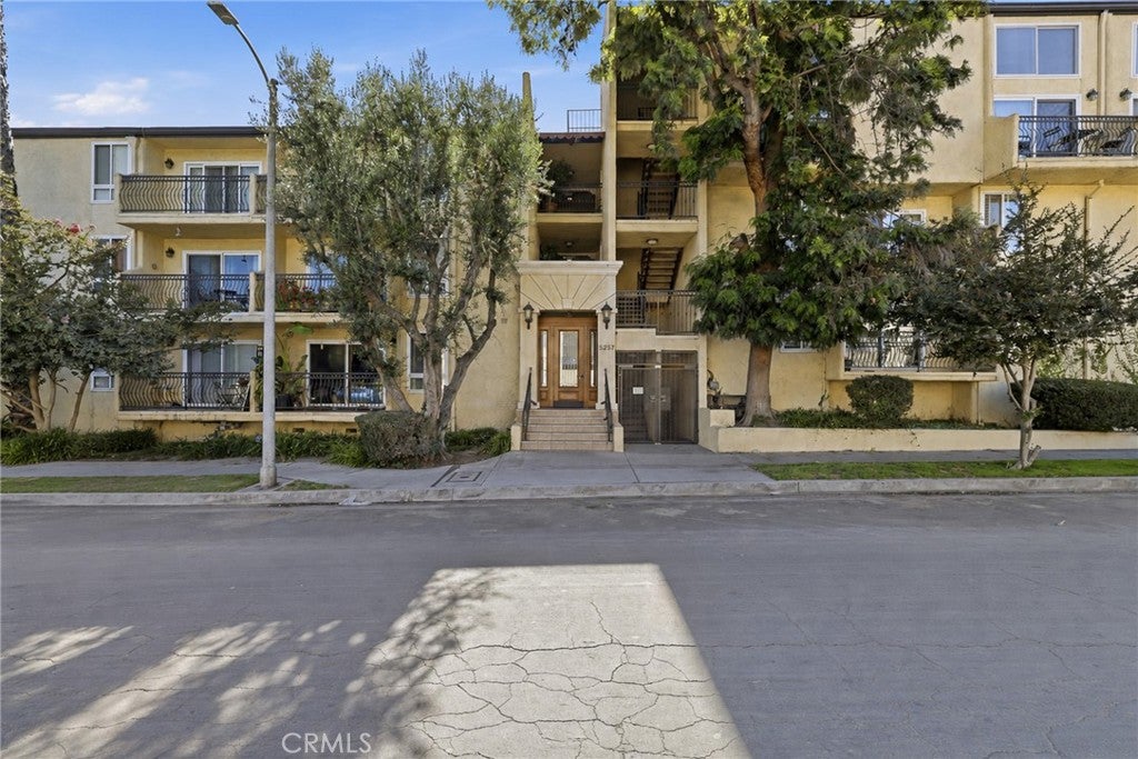 5257 Radford Avenue 212, Valley Village CA 91607