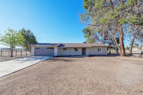 Photo of 21435 Zuni Road, Apple Valley, CA 92307 (MLS # HD26065747)