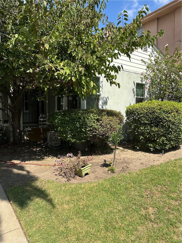 Welcome to this adorable 1-bedroom, 1-bath end-unit bungalow nestled in a prime Burbank location! Bursting with character, this cozy home features a spacious living room and a separate dining area with beautiful built-in cabinetry—perfect for entertaining or quiet nights in.
The galley kitchen offers newer cabinets and direct access to a convenient stackable washer and dryer setup. The bedroom includes a built-in closet, maximizing space and storage. Enjoy your morning coffee or unwind in the shared patio area, and take advantage of the detached garage for secure parking or extra storage.
With its unbeatable location in the heart of Burbank, this home offers both comfort and convenience. Don’t miss this rare opportunity to own a slice of Burbank charm!