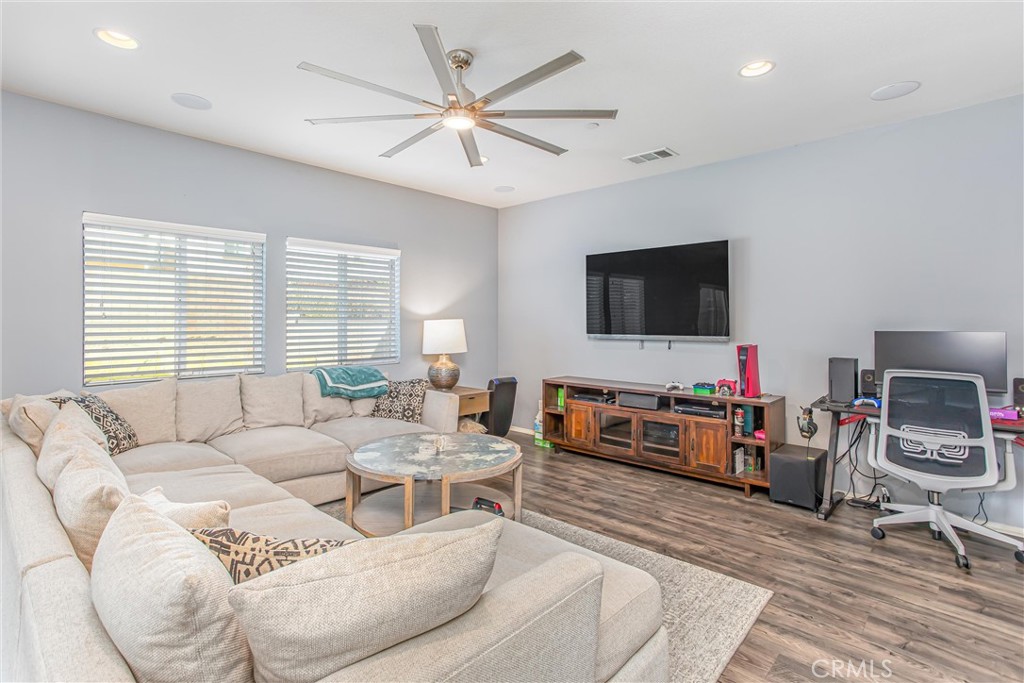 2461 E Colchester