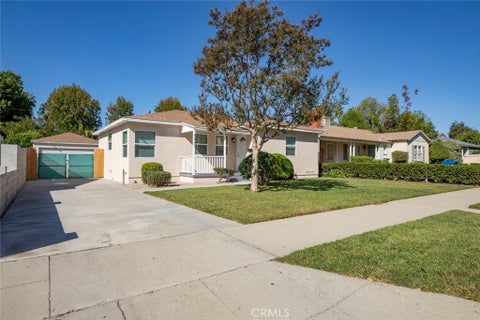 Photo of 6643 Colbath Avenue, Valley Glen, CA 91406 (MLS # GD26233437)