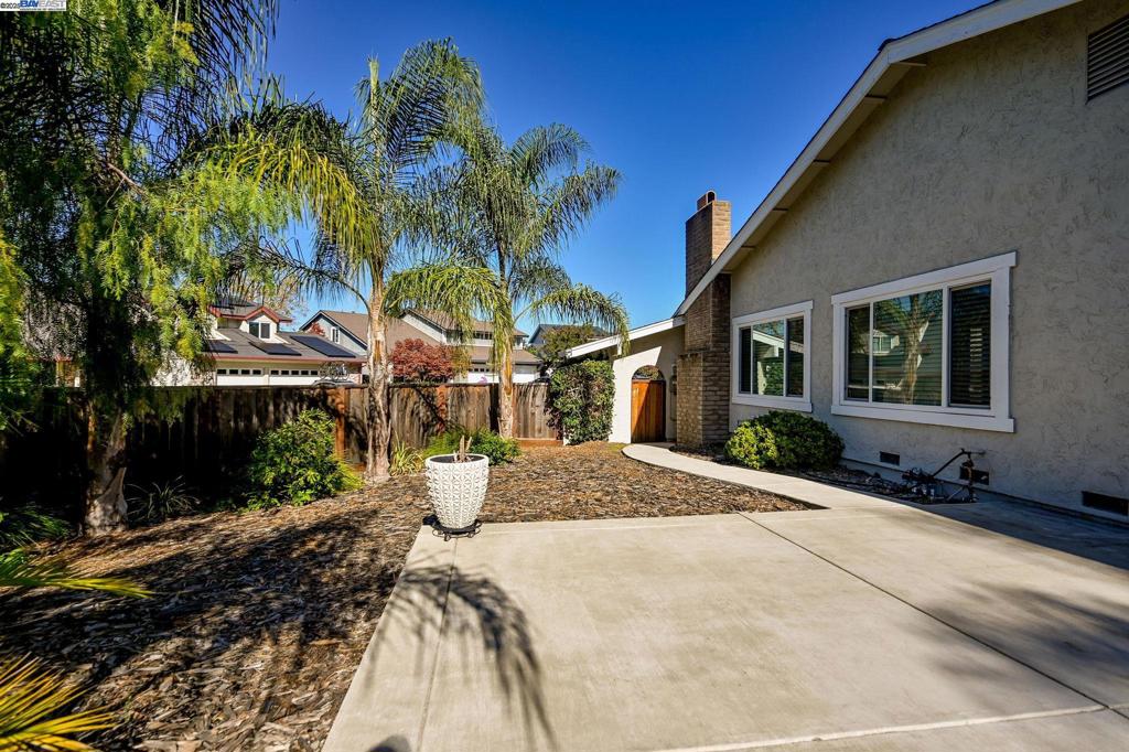 RUDGEARMES - Residential Lease