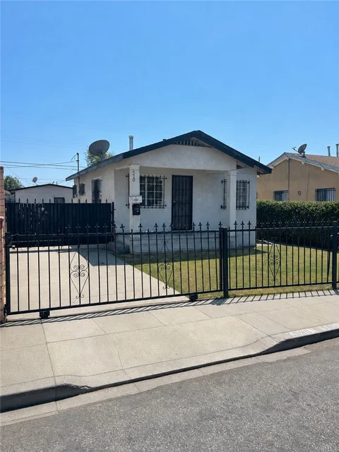 530 W Poplar St, Compton, CA 90220 - MLS#: WS26177538