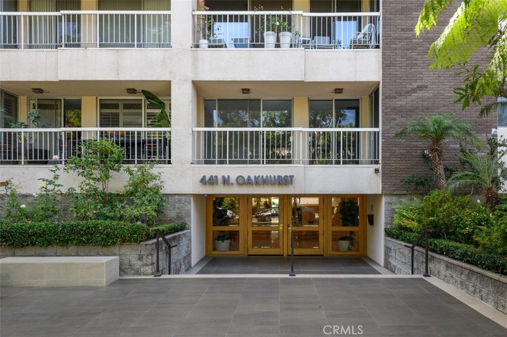 441 N Oakhurst 604