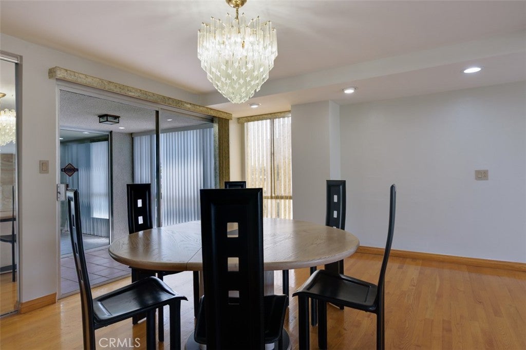 441 N Oakhurst 604