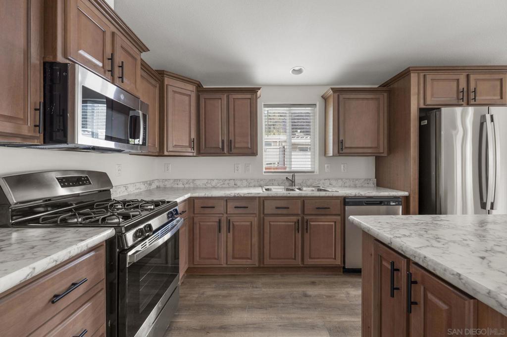 22899 Byron Road 11
