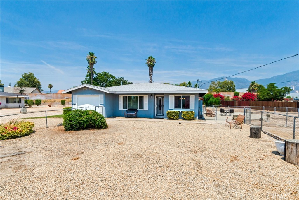Updated 3-Bedroom Home on Expansive Half-Acre Lot!!
This beautifully upgraded 3-bedroom, 1-bath home sits on a spacious and level half-acre lot with multiple access points—offering both charm and convenience. Inside, enjoy a fully renovated interior featuring brand-new kitchen cabinets, granite countertops, and modern appliances. The oversized bathroom is a true retreat, complete with a luxurious jetted soaking tub and a custom tile walk-in shower.
Stylish tile flooring flows seamlessly throughout the home, accented by elegant crown molding. A versatile bonus room provides the perfect space for a home office, additional bedroom, or flex area.
Step outside to find a large storage building—ideal for workshop use or a potential future ADU (Accessory Dwelling Unit). With ample flat parking and multiple entryways, this property combines beauty, space, and functionality in one unique offering.