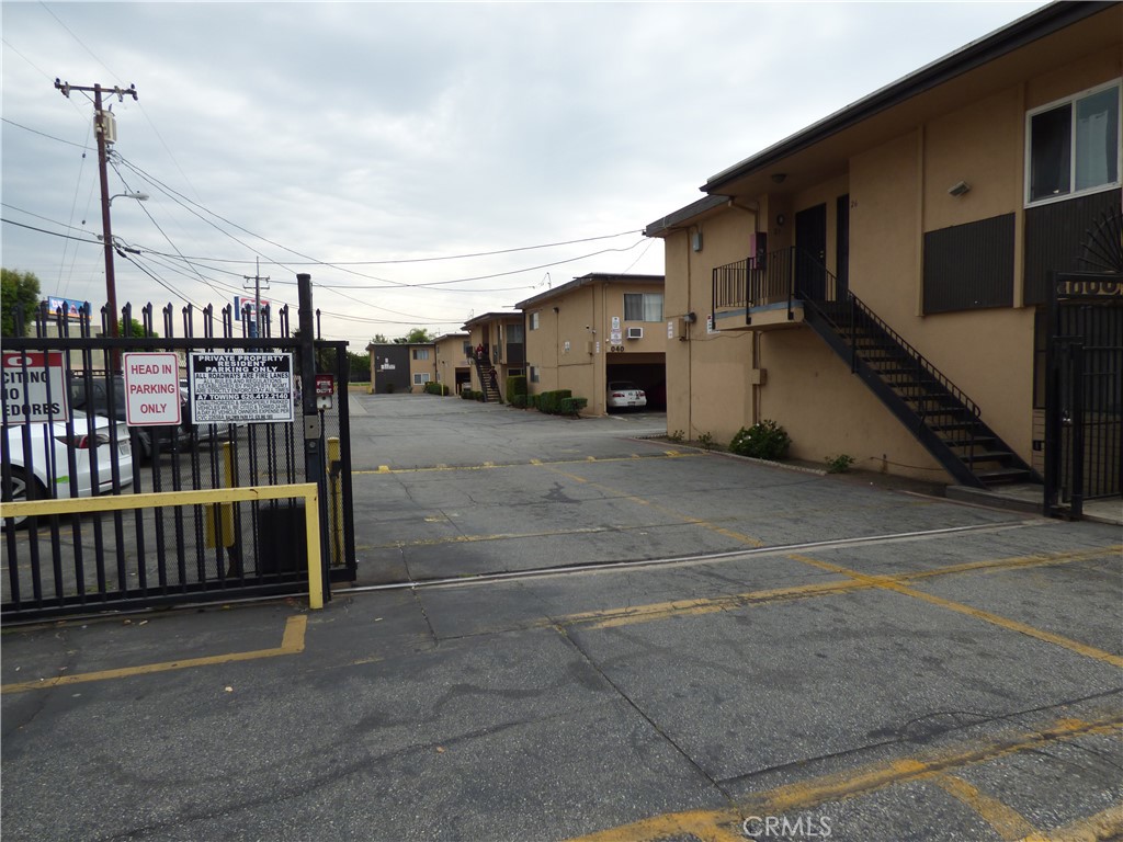 3000 Vineland Avenue 10