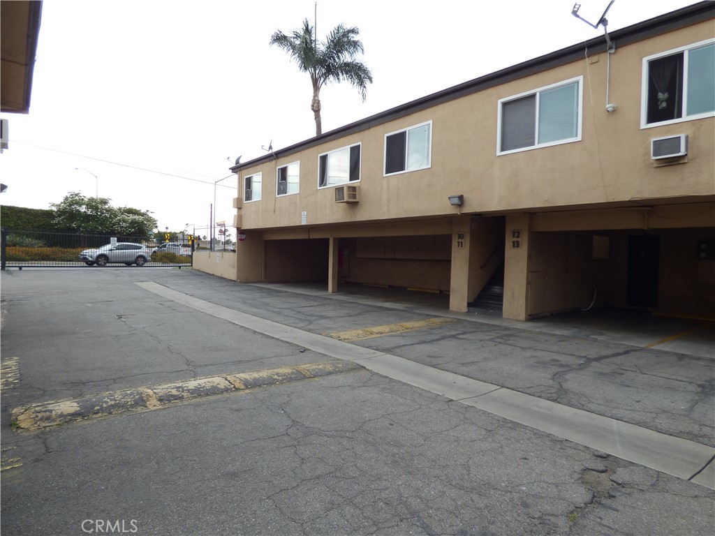 3000 Vineland Avenue 10