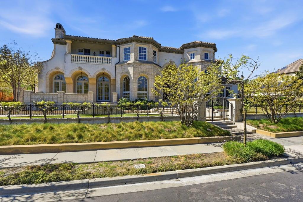 5471 Country Club Parkway