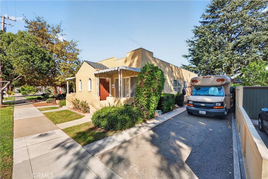 413 N Center
