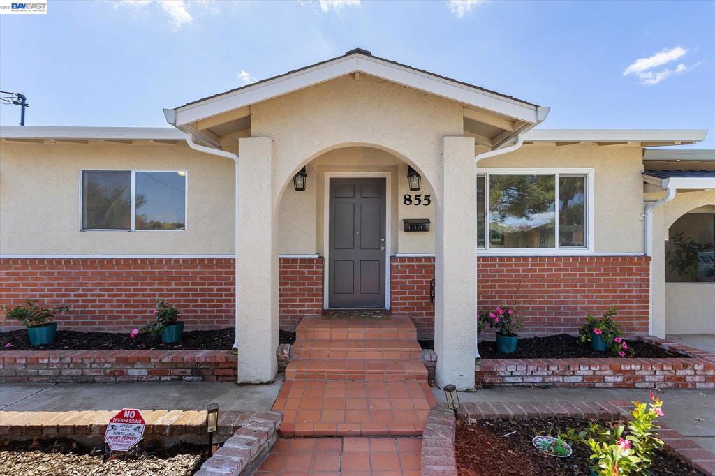 855 Olivina Avenue