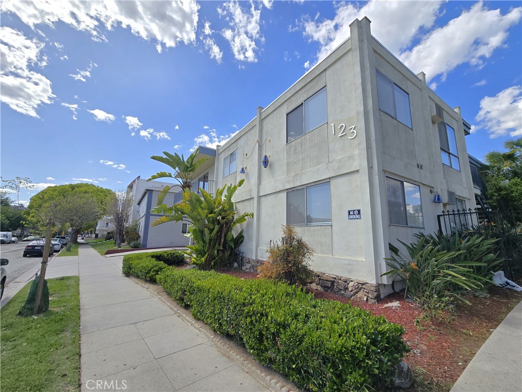 This 1 bed 1 bath apartment offers comfortable living in a well-maintained building. This brand new remodeled features a refrigerator and stove, along with onsite laundry for added convenience. Water and trash are included.
Located in the heart of Glendale, this home is close to The Americana at Brand, Glendale Galleria, and local shopping centers. Nearby parks, schools, and a variety of dining options make this an ideal place to live. With easy access to major freeways and public transportation, commuting is simple.
Pets may be allowed with owner approval and a mandatory $200K renter’s insurance policy.
Contact us today to schedule a tour!