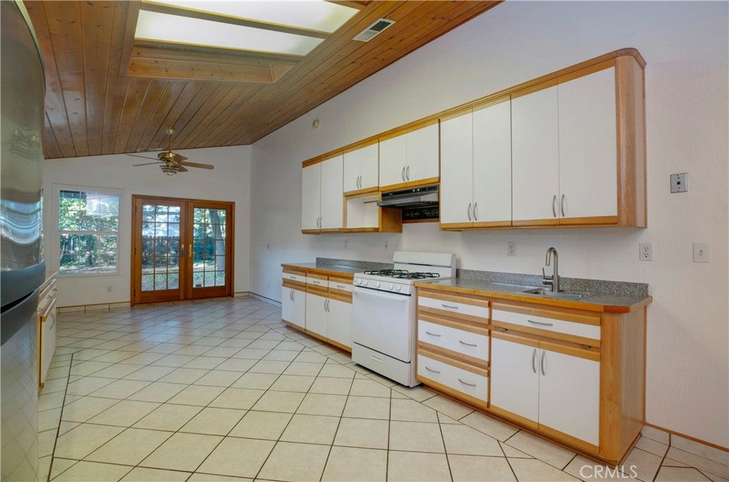 913 Arbutus