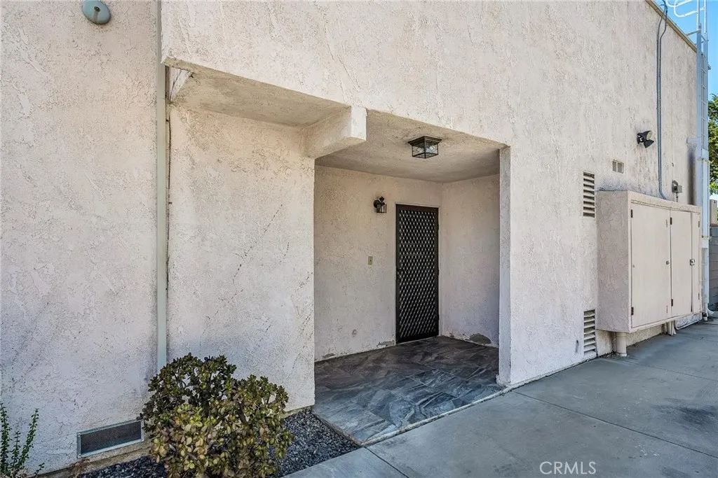 Chatsworth, California 91311, United States, 2 Bedrooms Bedrooms, ,3 BathroomsBathrooms,Residential,Active,200903