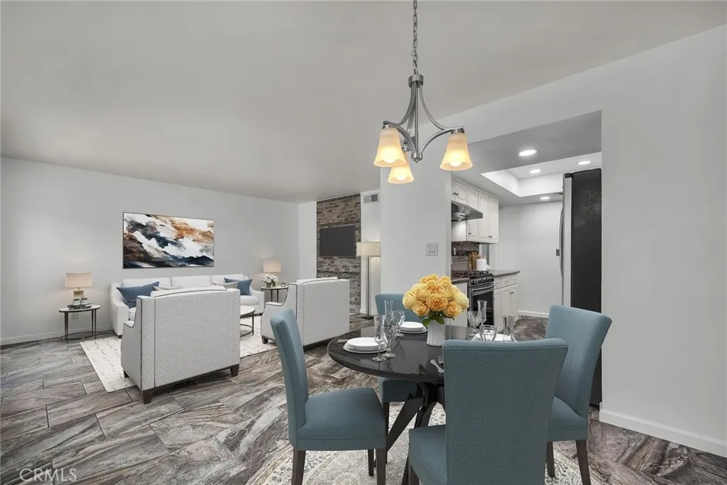 Chatsworth, California 91311, United States, 2 Bedrooms Bedrooms, ,3 BathroomsBathrooms,Residential,Active,200903