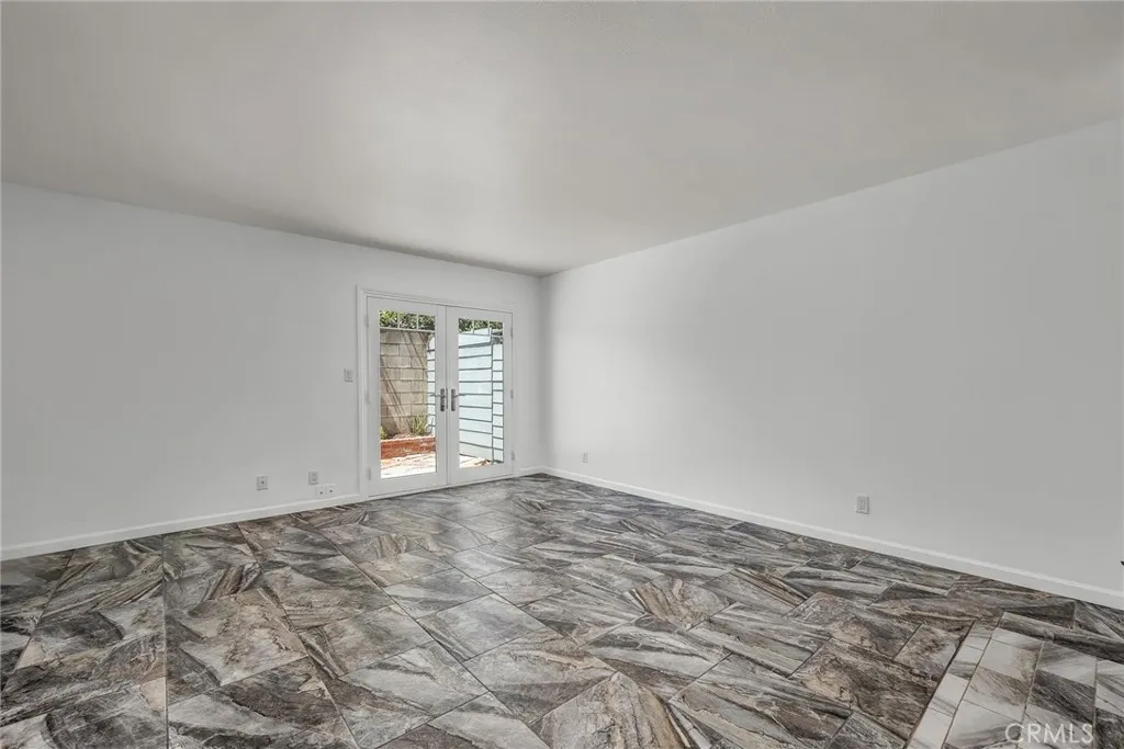 Chatsworth, California 91311, United States, 2 Bedrooms Bedrooms, ,3 BathroomsBathrooms,Residential,Active,200903