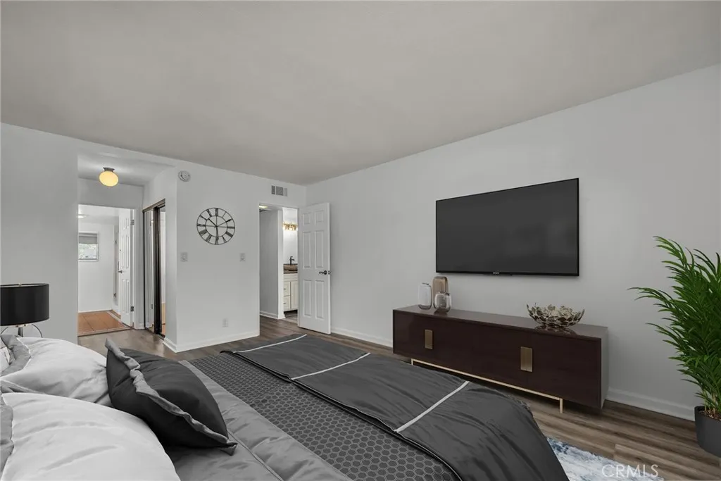 Chatsworth, California 91311, United States, 2 Bedrooms Bedrooms, ,3 BathroomsBathrooms,Residential,Active,200903