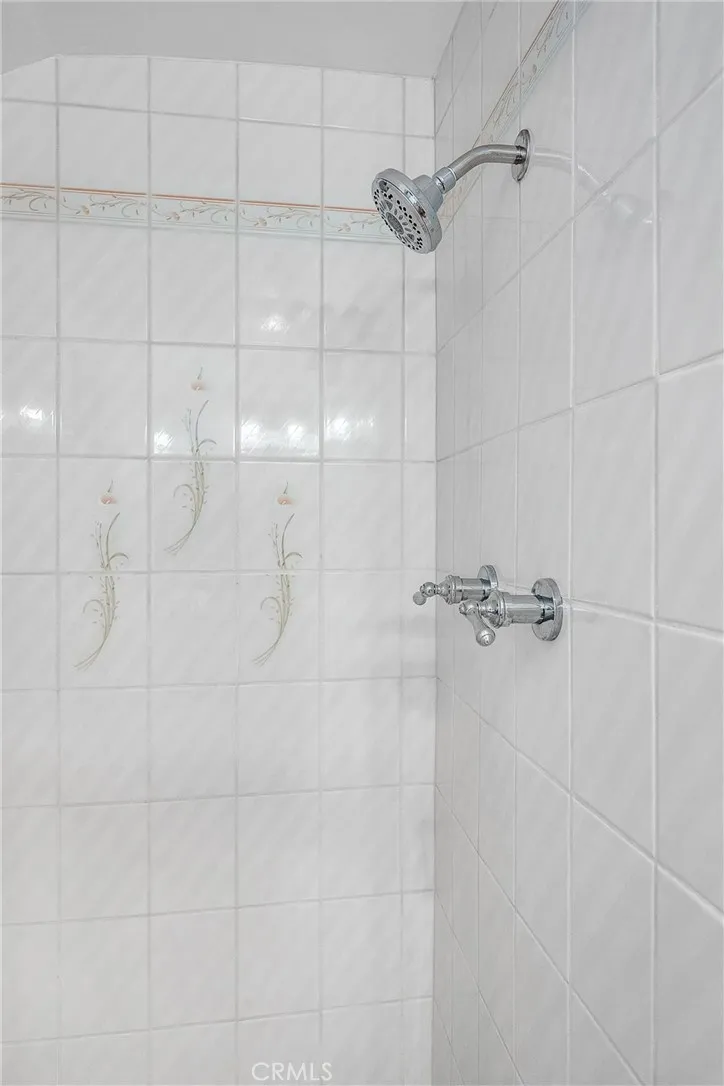 Chatsworth, California 91311, United States, 2 Bedrooms Bedrooms, ,3 BathroomsBathrooms,Residential,Active,200903