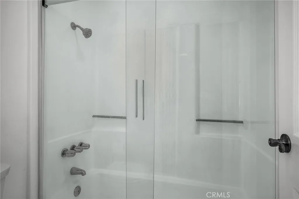 Chatsworth, California 91311, United States, 2 Bedrooms Bedrooms, ,3 BathroomsBathrooms,Residential,Active,200903