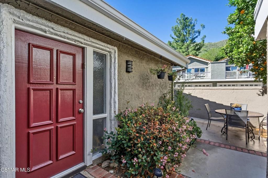 Photo of 129 Conifer Circle, Oak Park, CA 91377 (MLS # 226001255)