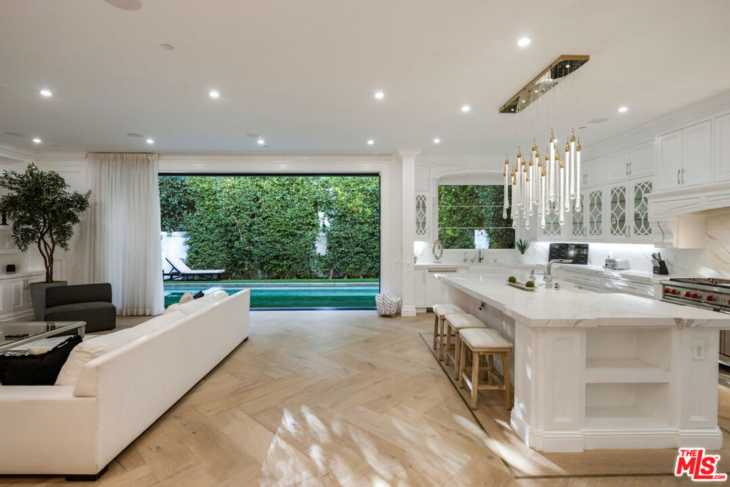 843 N Spaulding Avenue