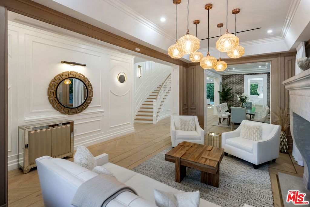 Photo of 843 N Spaulding Avenue, Los Angeles, CA 90046 (MLS # 25603885)