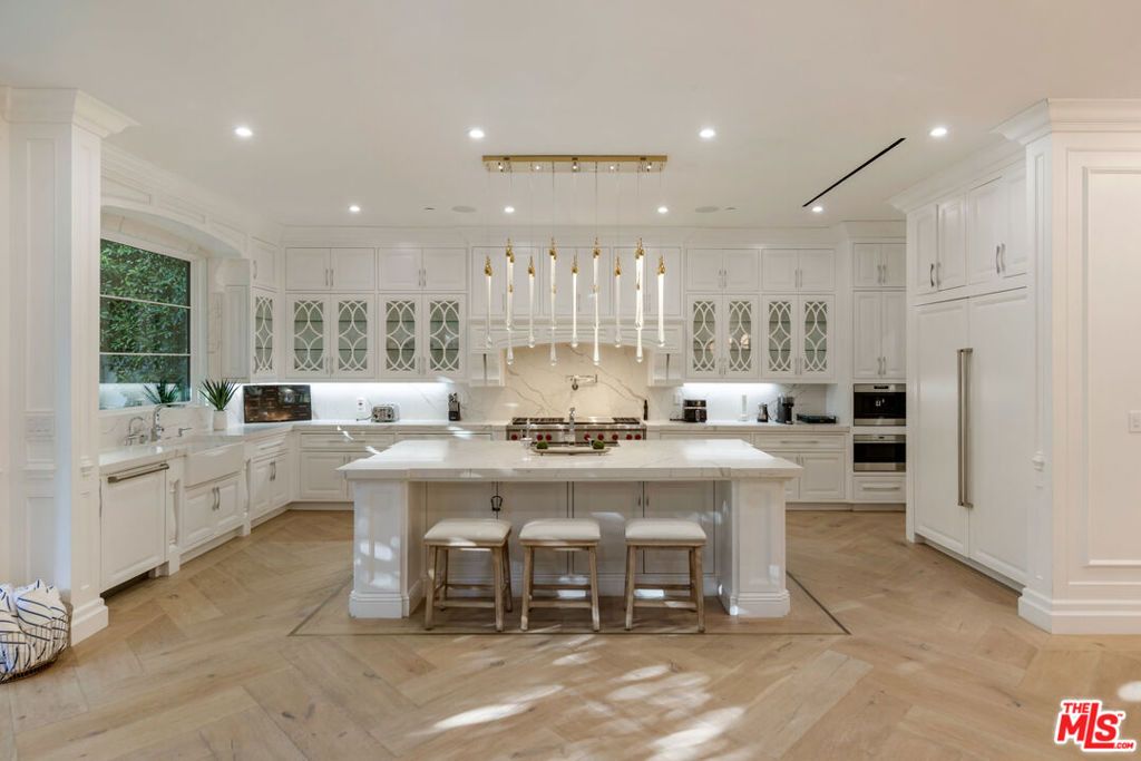 Photo of 843 N Spaulding Avenue, Los Angeles, CA 90046 (MLS # 25603885)