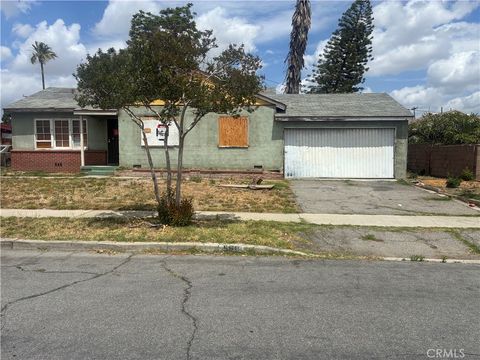 Photo of 560 W Cornell Dr, Rialto, CA 92376 (MLS # DW26088630)