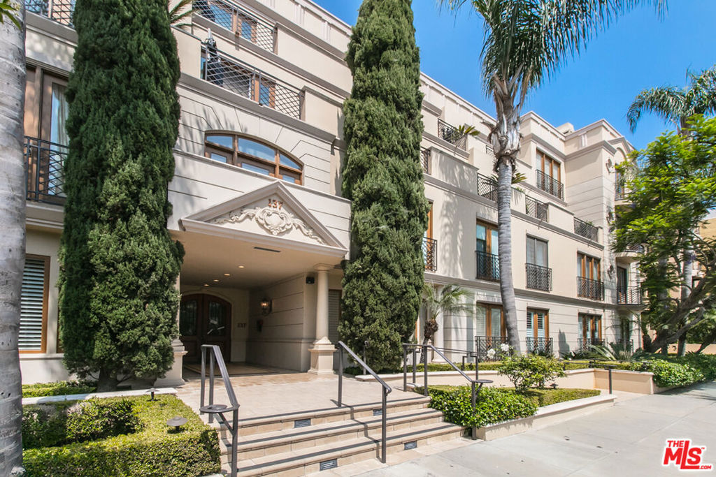 Sophisticated 3-Br Penthouse unit in the highly sought-after Spalding Peninsula bldg. Located in the Golden Triangle of the world-renown city of Beverly Hills just minutes from world class shopping, fine dining, 5-star hotels and top-rated schools. This Top Floor single-level luxury unit is a lesson in timeless elegance with a large living room featuring a fireplace, custom shutters and French Oak wood floors. An alcove makes for the perfect home office area. Spacious eat-in kitchen with Thermador and Sub Zero appliances. Stunning Formal Dining Rm perfect for entertaining. 2 additional guest bedrooms with high ceilings and custom shutters, serviced by a full bath. Powder Room for guests. Washer & Dryer inside. Very sunny corner unit facing West and South well above the neighboring properties. Lovely evening views of Century City, and the Peninsula and Waldorf hotels. New Central A/C. Incredible 3-Car SxS parking spaces, plus a huge Private Storage Room. Community Roof-top deck. Your dream home in the heart of famed Beverly Hills proper awaits!
