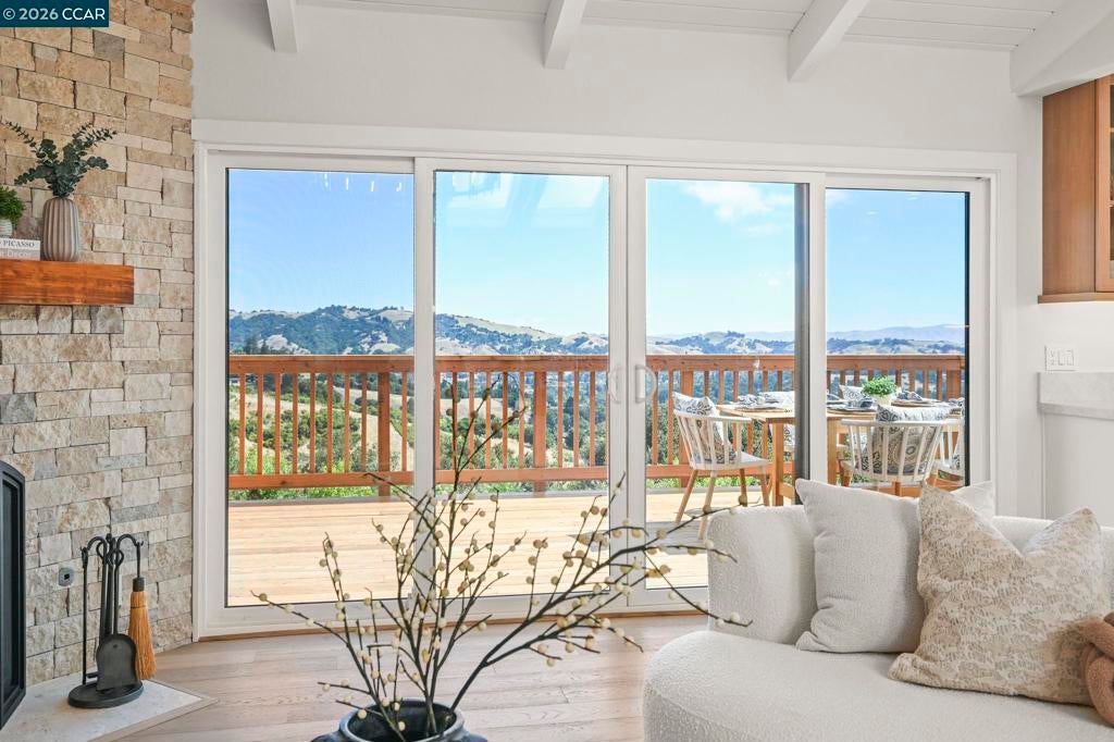 37 Corte Pinon Court