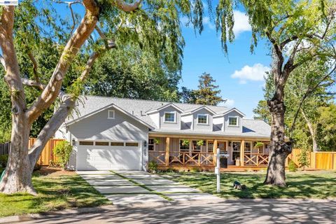 Photo of 420 Beatrice Rd Rd, Pleasant Hill, CA 94523 (MLS # 41132299)