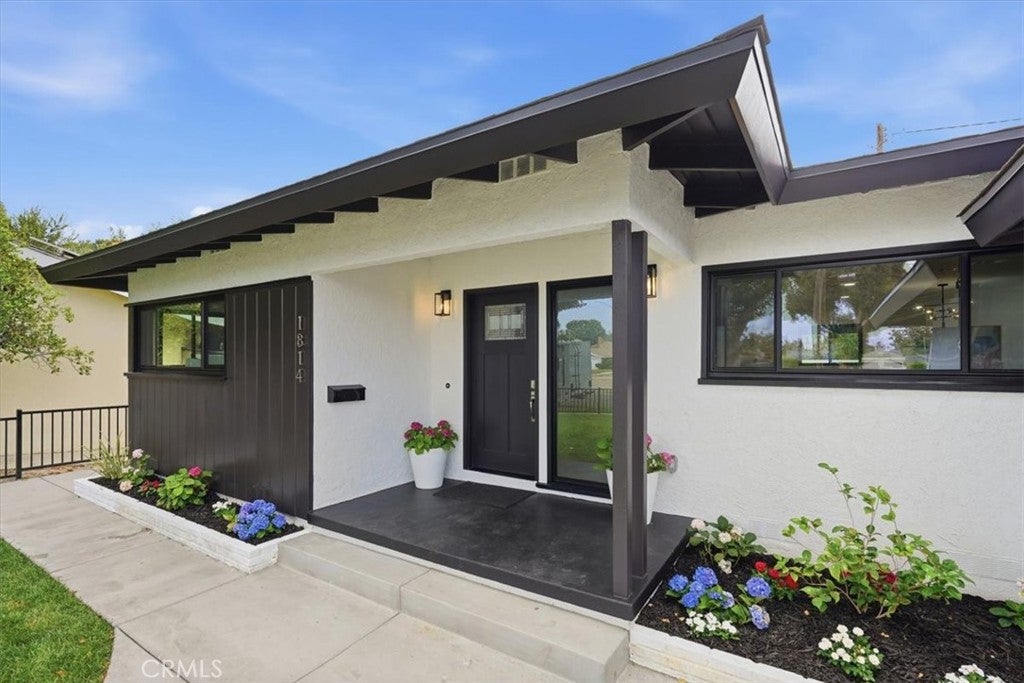 1814 N Studebaker