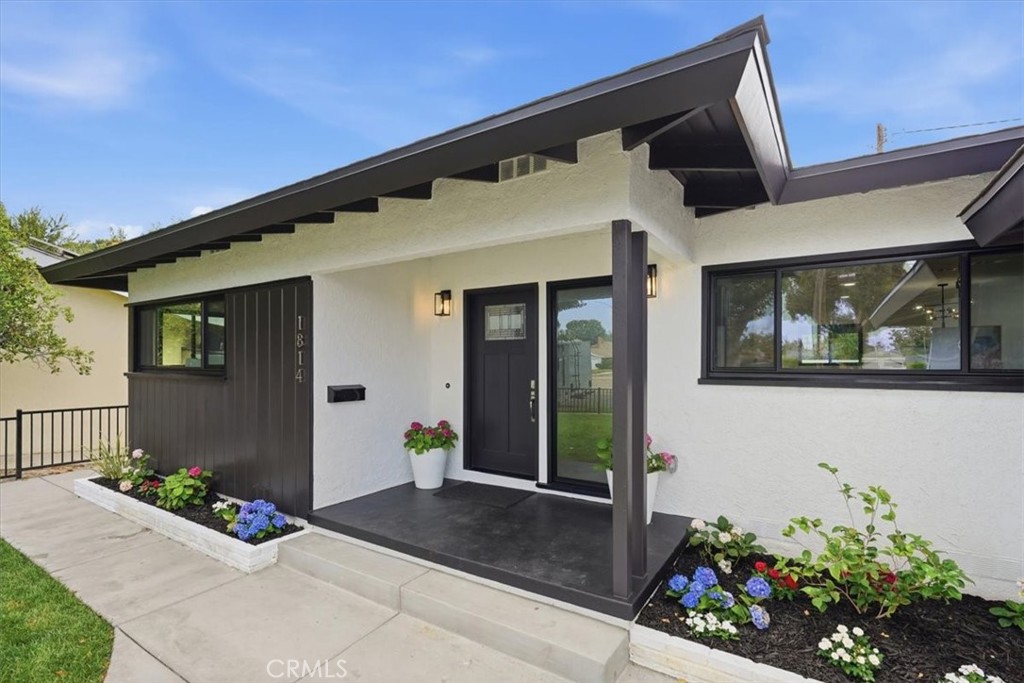 1814 N Studebaker