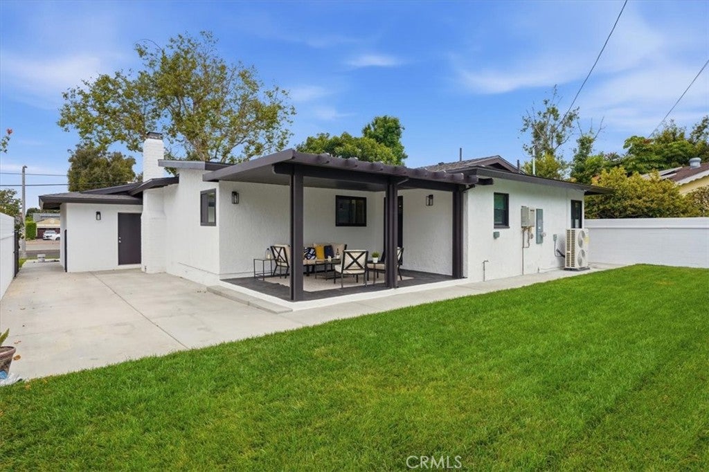 1814 N Studebaker
