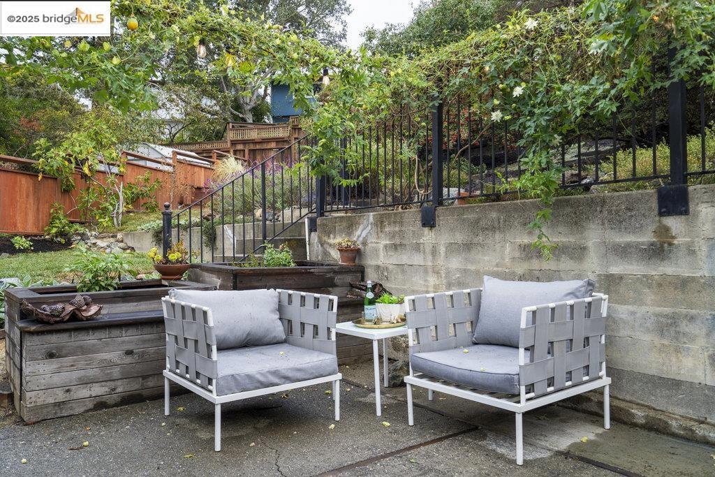 MIRA VISTA HIGHL - Residential