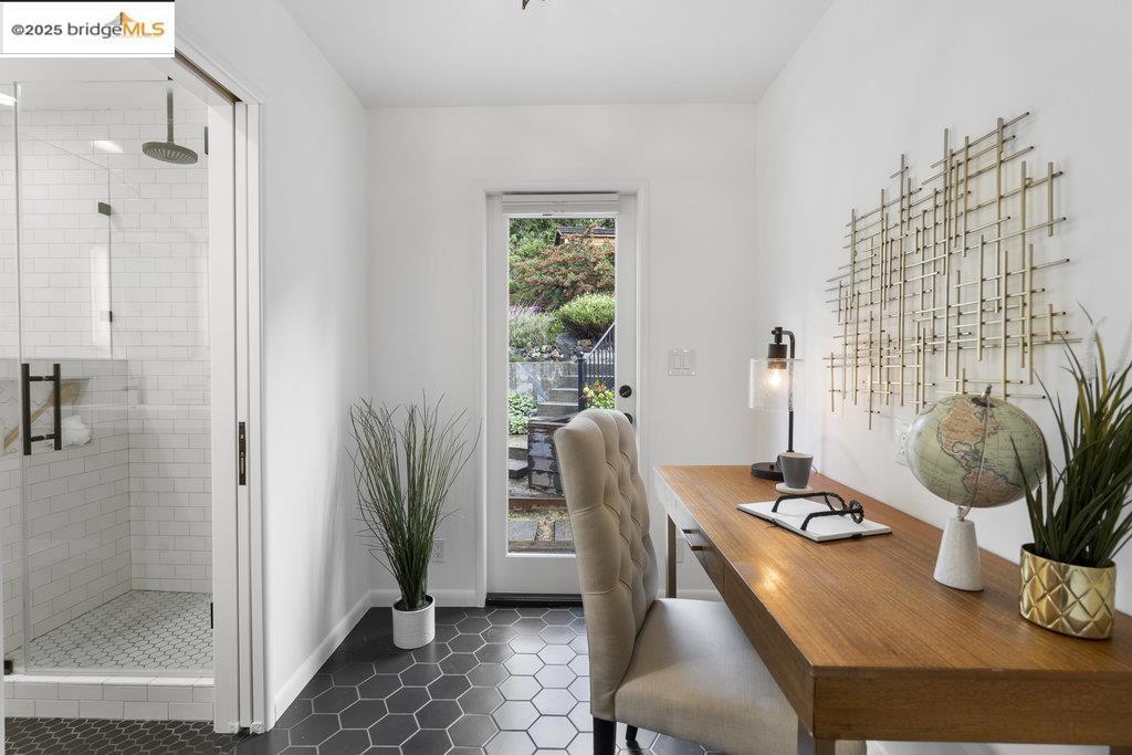 MIRA VISTA HIGHL - Residential