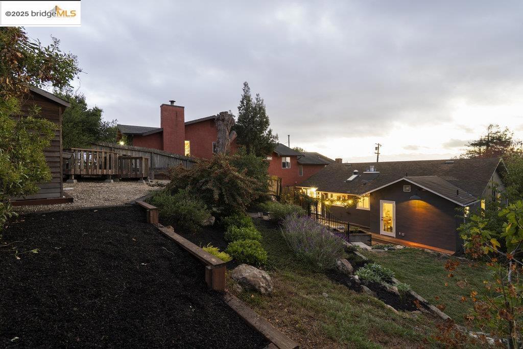 MIRA VISTA HIGHL - Residential