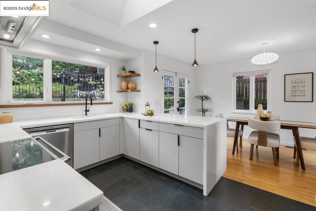 MIRA VISTA HIGHL - Residential