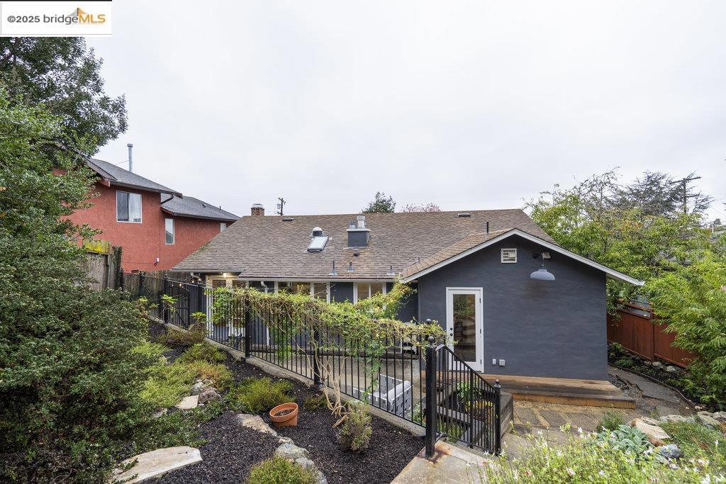 MIRA VISTA HIGHL - Residential