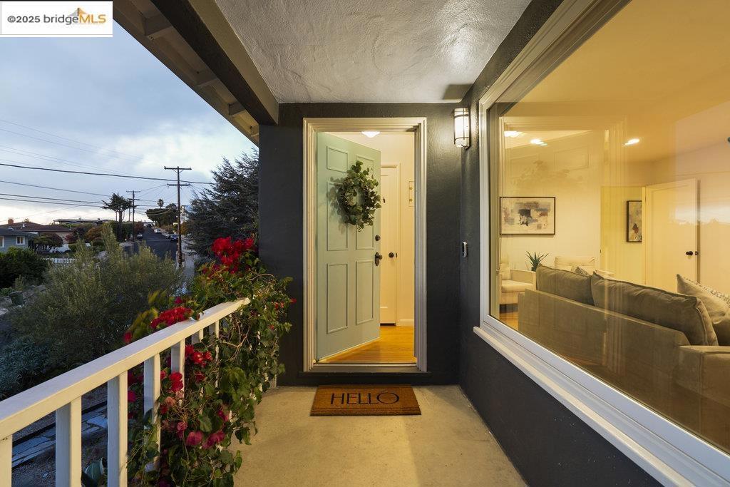 MIRA VISTA HIGHL - Residential