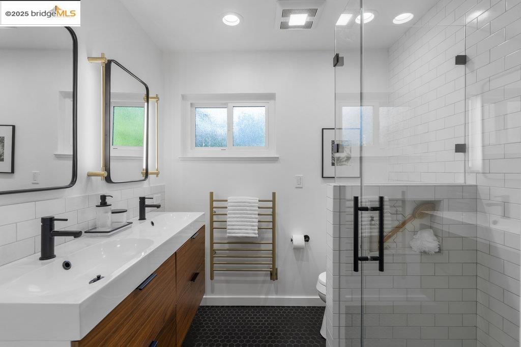 MIRA VISTA HIGHL - Residential