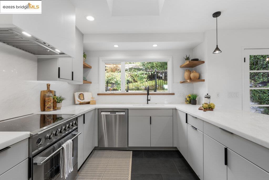 MIRA VISTA HIGHL - Residential