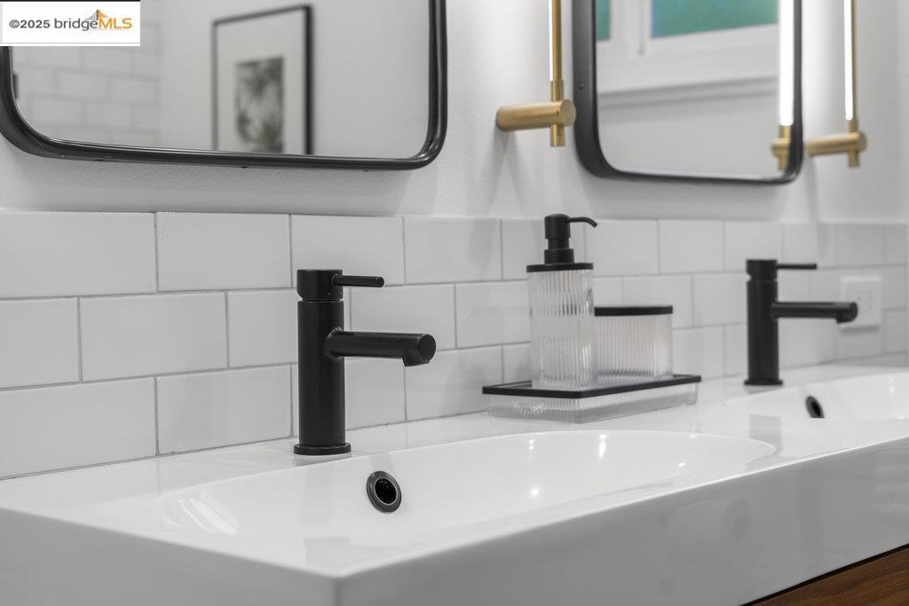 MIRA VISTA HIGHL - Residential